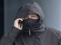 man krijgt celstraf omdat hij beelden van seksueel misbruik van kinderen op mobiele telefoon had