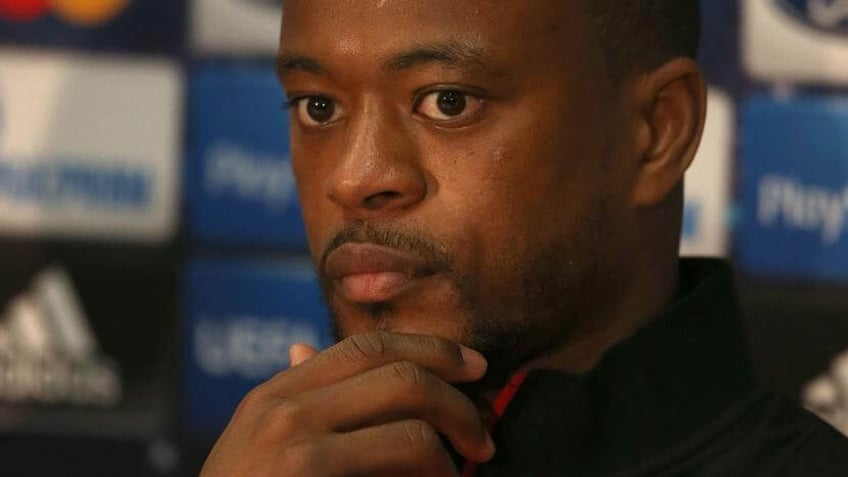 manchester united ster patrice evra onthult vermeend kindermisbruik in aankomende autobiografie i love this game