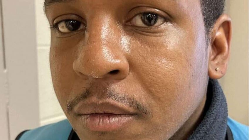 mans attempt to kidnap child from school bus stop thwarted by group of kids police