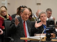massachusetts gouverneur zoekt gratie voor seksueel misbruik in de jaren tachtig