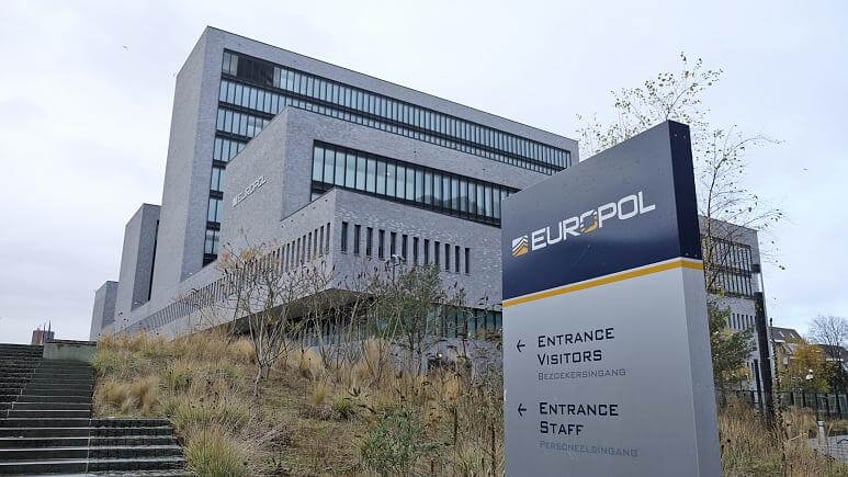 meer dan 100 europese verdachten geidentificeerd in onderzoek naar online kindermisbruik