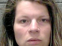 mujer de elkins acusada de negligencia infantil