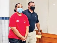 mujer declarada culpable de abuso infantil por la muerte de un nino de 3 anos