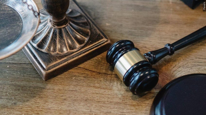newburgh man veroordeeld tot gevangenisstraf voor bezit van materiaal voor kindermisbruik