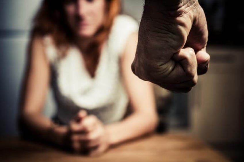 nspcc benadrukt verwoestende impact van huiselijk geweld op kinderen