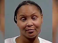 oficiales una mujer de florida acusada de abuso infantil agravado tras poner alcohol en el biberon de su bebe