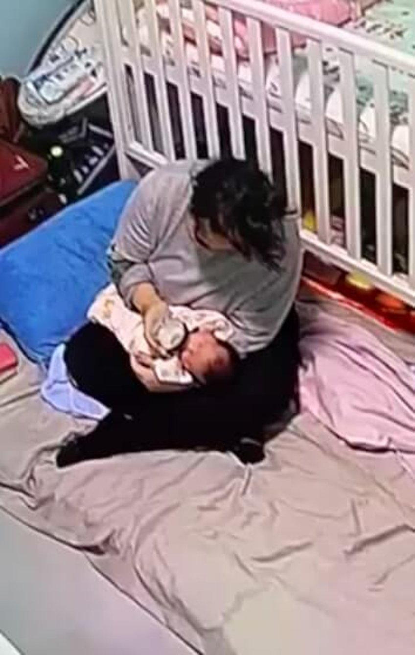 oppas onderzocht voor vermeende mishandeling van maand oude baby