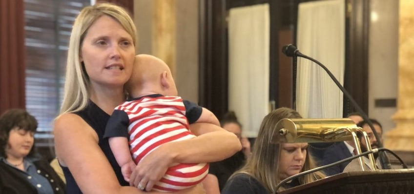 overlevende van seksueel misbruik kind spreekt zich uit in senaatscommissie ohio