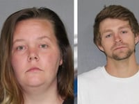 padres de texas detenidos por tatuar a sus hijos y luego cortarles la piel para quitarles la tinta