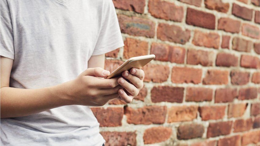 parents fears over sexting and abuse among teenagers
