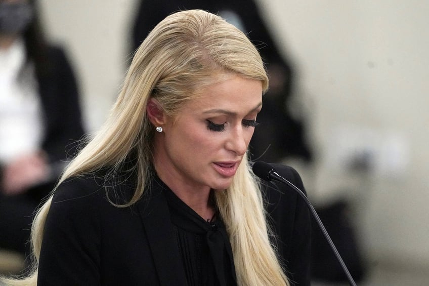 paris hilton ontmoet het congres om te praten over opvanghuizen voor kinderen