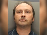 pedofiele belastingman hield zieke bibliotheek van kindermisbruik videos