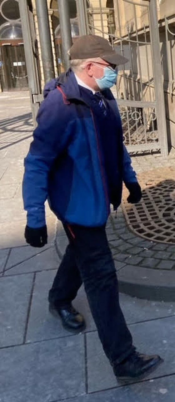 perverse schotse oap betrapt op downloaden van zieke kindermisbruik videos tijdens inval politie in huis