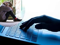 pervert had enorme collectie walgelijke beelden van kindermisbruik
