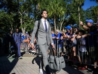 quarterback van universiteit van florida gearresteerd en beschuldigd van delen van beelden van seksueel misbruik van kinderen op discord