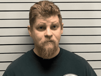 quien es thomas charles kincheloe hombre acusado de agredir sexualmente a ninos de hasta 3 anos en el negocio de guarderia de su esposa