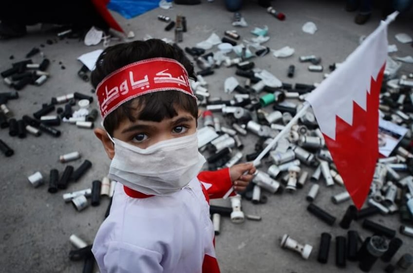 regime bahrein sluit kinderen op in weeshuis