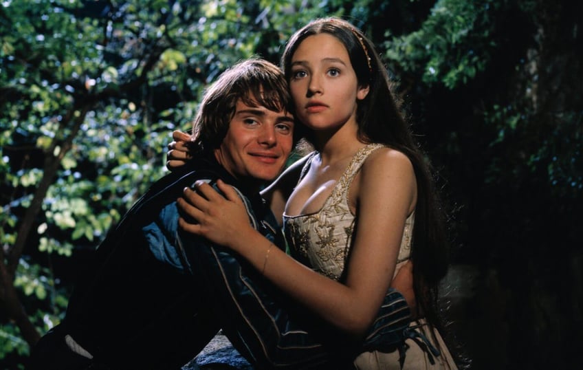 romeo and juliet stars file child abuse lawsuit over nude scenes