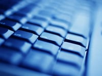 schoolmedewerker in philadelphia aangeklaagd voor bezit kinderporno