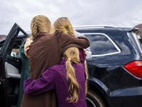slachtoffers van arizona polygamistische sekteleider samuel bateman vluchten uit groepshuizen verstoppen zich in airbnb