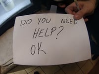 stiefvader schuldig bevonden aan kindermishandeling nadat een restaurantmedewerker in florida een jongen redde met een briefje waarin hij vroeg of hij hulp nodig had