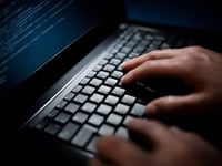 stripfan gedownloade beelden van kindermisbruik