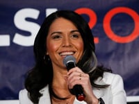 tulsi gabbard zegt dat biden bestuur kindermishandeling bevordert door geslachtsbevestigende zorg aan te moedigen