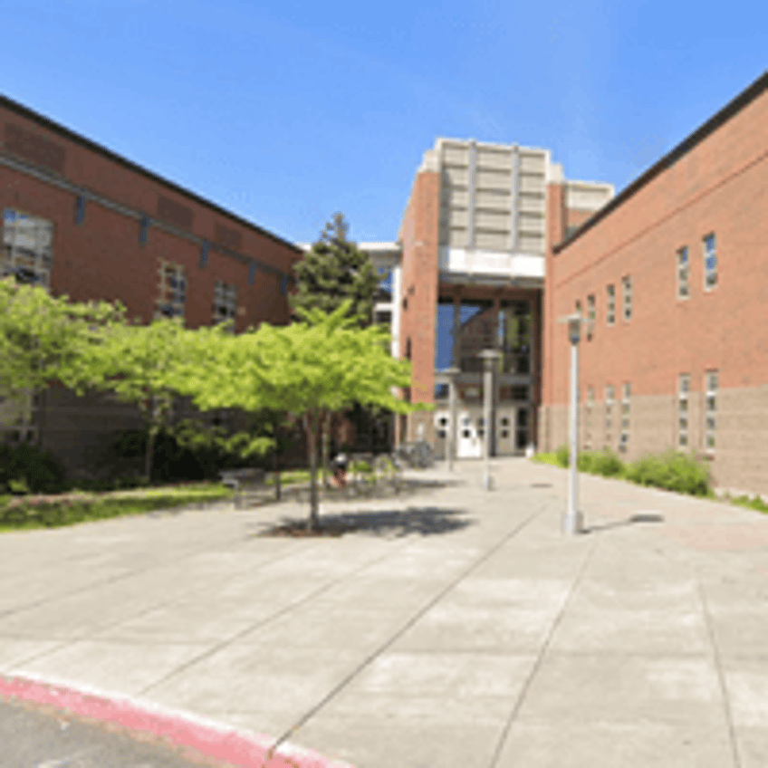 un estudiante de seattle ha recibido un acuerdo multimillonario despues de hacer publicos los abusos sufridos en el instituto