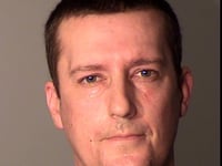 un hombre de connecticut se enfrenta a multiples cargos de abuso de menores tras un incidente de violencia domestica en new london