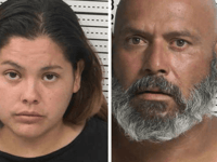 un hombre y una mujer acusados de abuso infantil tras dejar a los ninos en un vehiculo sin aire acondicionado en chaparral