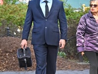 un policia de nueva york mantuvo chats sexuales en video con ninas y almaceno 400 imagenes de pornografia infantil en su portatil la fiscalia