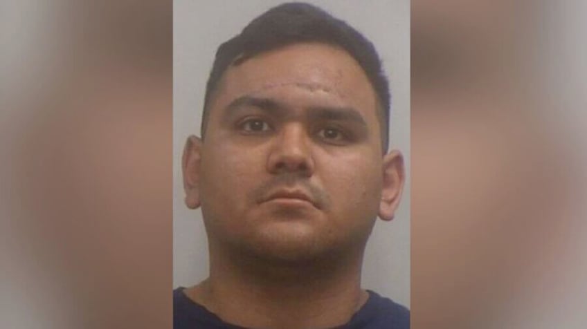 un profesor de texas se enfrenta a una acusacion de abuso sexual de un alumno de 7 anos la policia