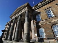 un taxista de ayr pillado con 1 200 imagenes perturbadoras de abusos a menores