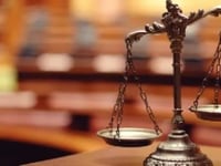 una adolescente acusada de descargar imagenes de abusos a menores recibe acceso supervisado a internet