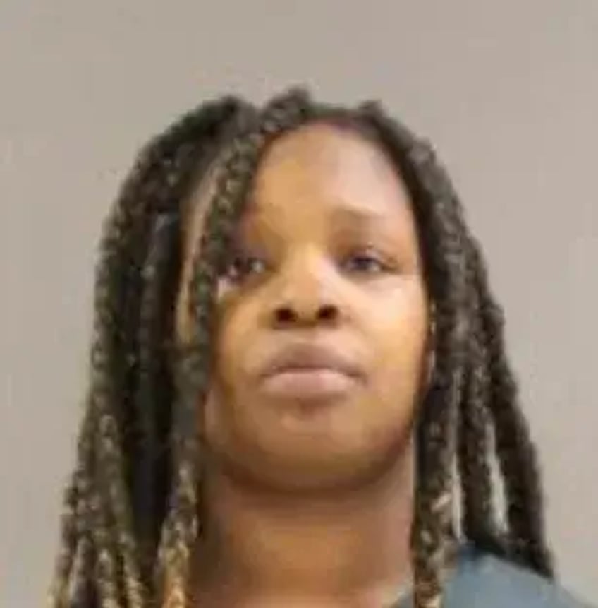 una mujer es acusada de conducir en estado de embriaguez de homicidio involuntario y de maltrato infantil en el accidente mortal de 2021 en anne arundel