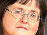 una mujer es condenada a entre 10 y 20 anos en un caso de abuso sexual y pornografia