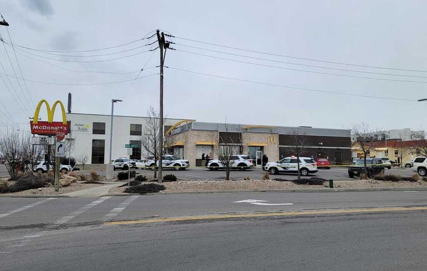vader uit utah aangeklaagd nadat 4 jarige buiten midvale mcdonalds op politie schoot