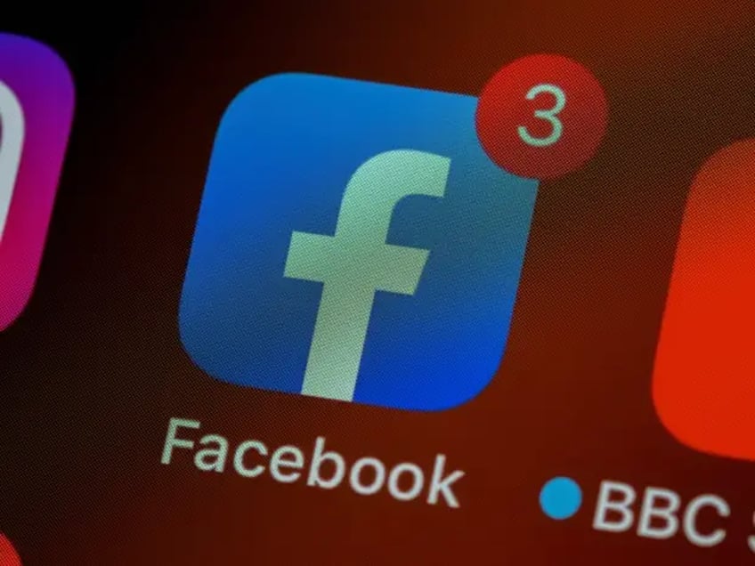 verbazingwekkende stijging van 400 in afbeeldingen van seksueel misbruik van kinderen op facebook nu de vrees voor versleutelingsplannen groeit