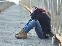 verontrustende daling in veroordeling van verdachten van kindermisbruik in staffordshire