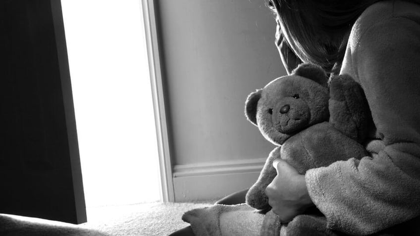 verwijzing naar kinderbescherming voor huiselijk geweld stijgt naar bijna 20 per dag in yorkshire en humber