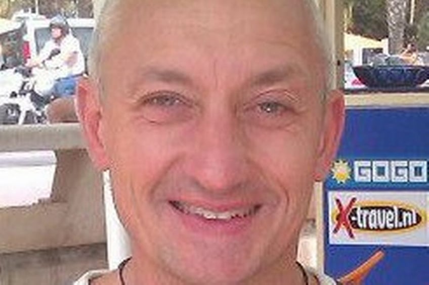 vicario de accrington deshonrado evita la prision a pesar de tener miles de imagenes de abuso infantil
