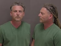 voormalig cheerleadercoach uit californie gearresteerd in fargo op beschuldiging van seksueel misbruik van kinderen