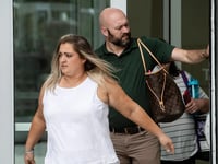 voormalig hulpsheriff vrouw schuldig bevonden aan 1 aanklacht onschuldig aan de rest in kindermishandelingszaak