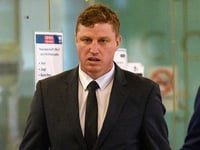 voormalig nrl ster brett finch walgde van mezelf omdat hij berichten over seksueel misbruik van kinderen stuurde om aan drugs te komen rechtbank verteld