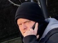 voormalig schotse soldaat betrapt op kindermisbruikbeelden verborg bom in verftobbe naast bed