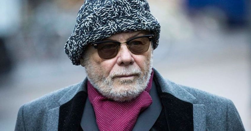 vrijgelaten pedofiele popster gary glitter kan terugkeren naar de gevangenis nadat hij is opgenomen terwijl hij praat over het dark web