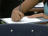 wetsvoorstel uit illinois kan leerkrachten helpen waarschuwingssignalen van kinderlokkerij en seksueel misbruik op school te zien