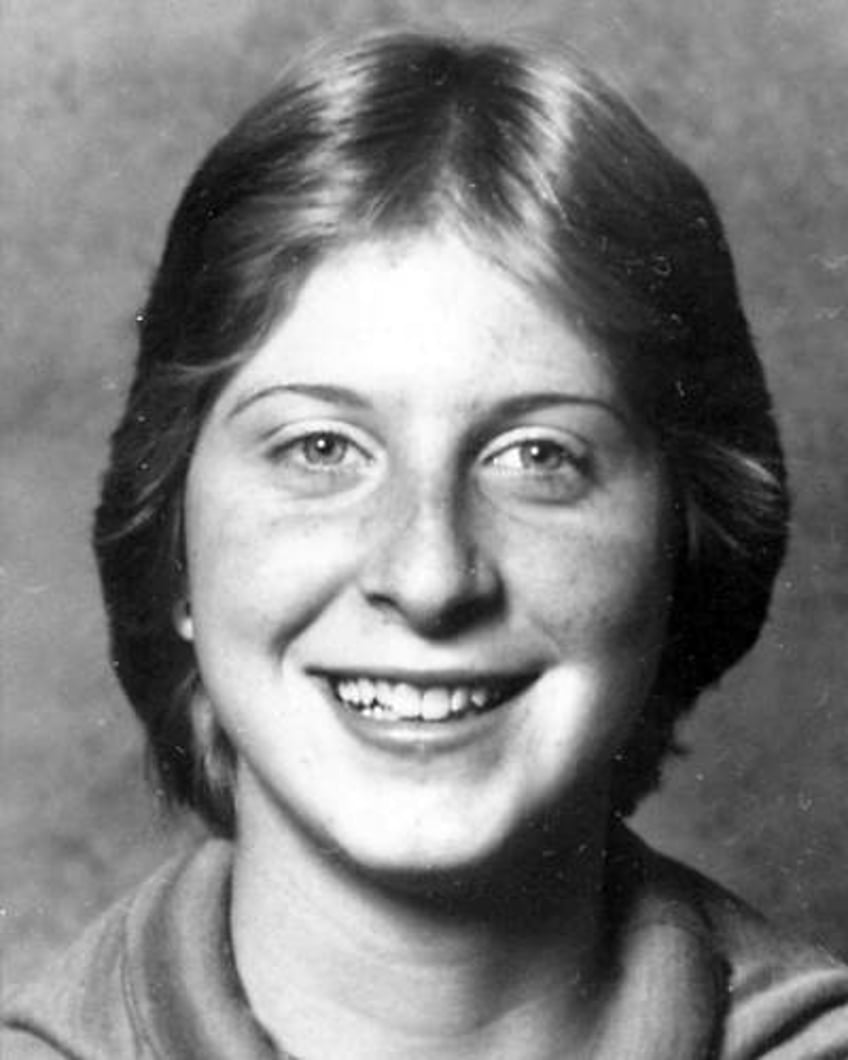 Yvonne Regler Desaparecida desde ago 08, 1977 en Fairview Park, OH